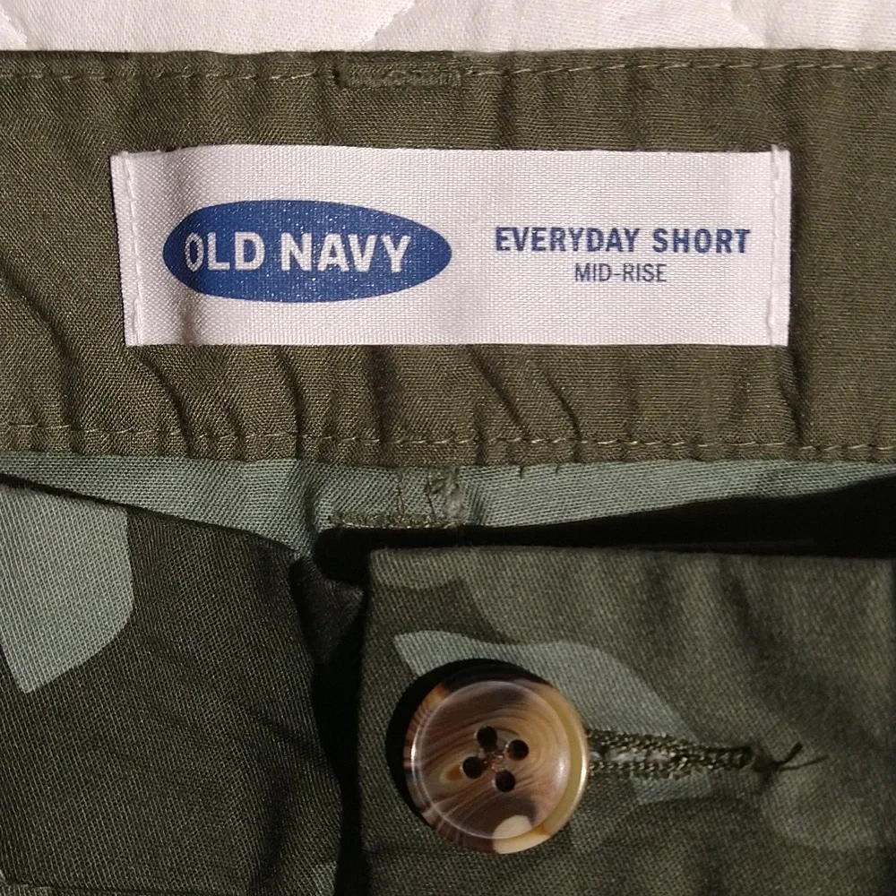 Old Navy shorts - Picture 4 of 5